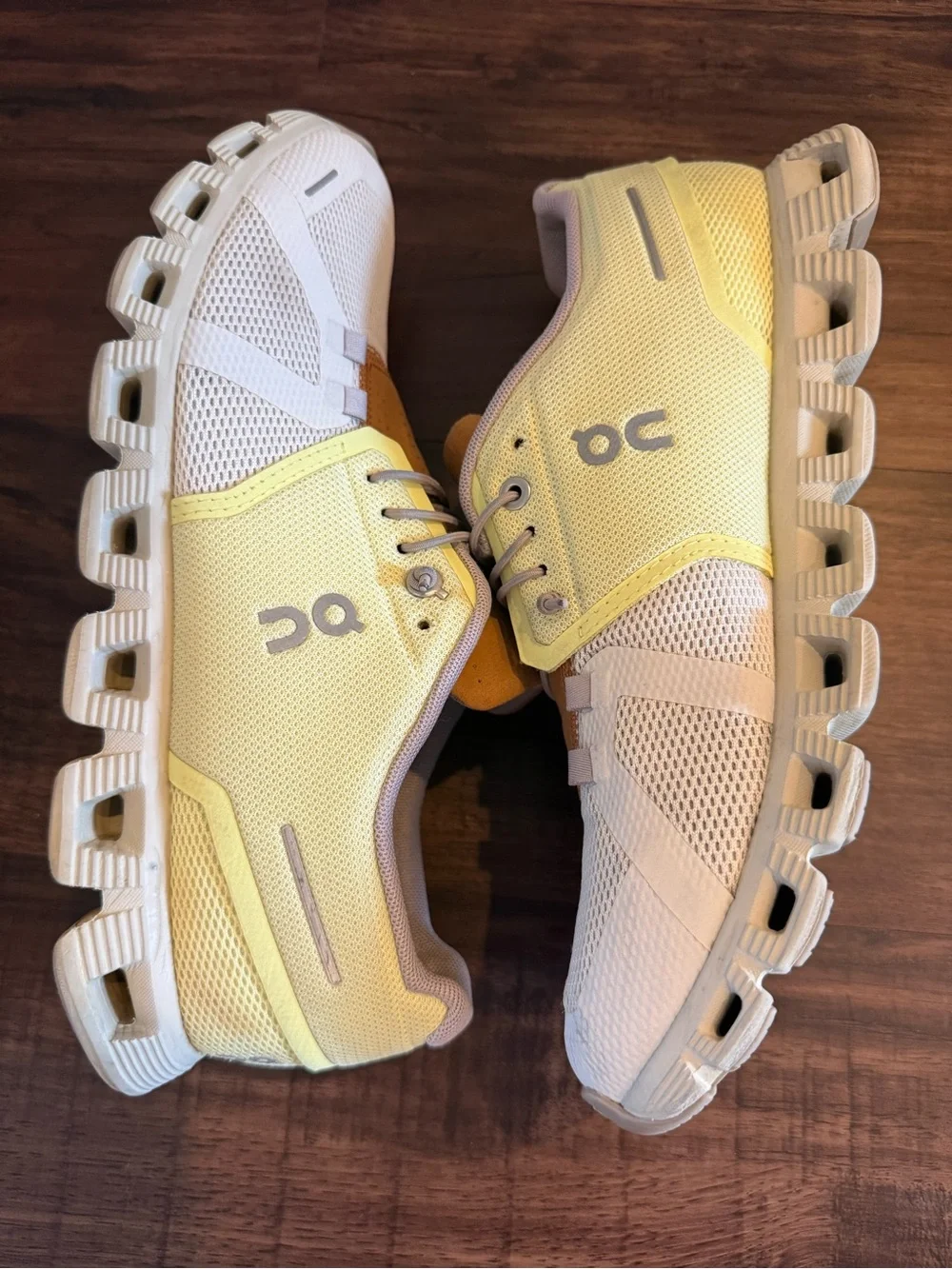 On Cloud 5 Women’s 9.5 White Yellow Cognac Running Shoes